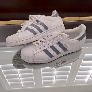Adidas sneaker size 8